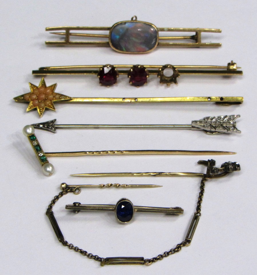 Appraisal: A rose diamond set jabot pin designed as an arrow