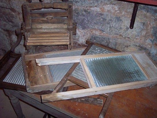 Appraisal: A small table top mangle and sundry wash boards