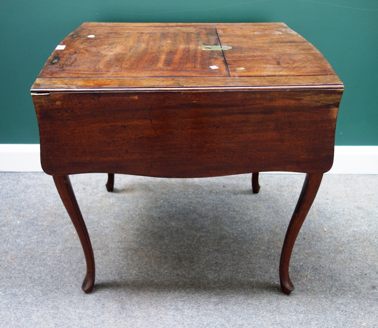 Appraisal: A George III mahogany butterfly drop flap reading table with