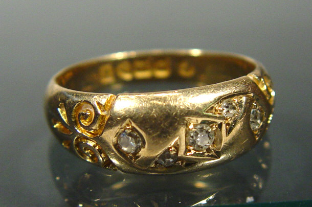 Appraisal: ct gold and diamond buckle ring