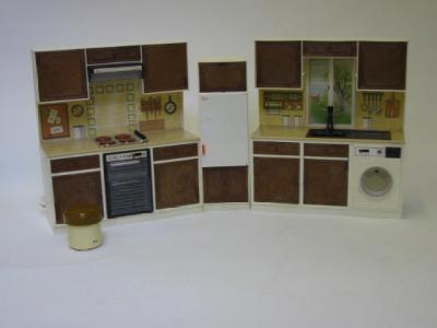 Appraisal: A Sindy kitchen set comprising wall unit with washer fridge