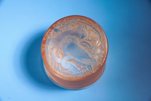 Appraisal: R LALIQUE Box Deux Pigeons clear and frosted with sepia