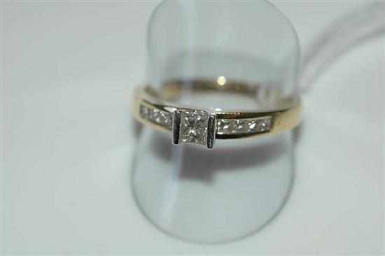 Appraisal: A DIAMOND RING STAMPED CT GOLD