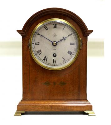 Appraisal: A mahogany arched mantel clock circa cm high