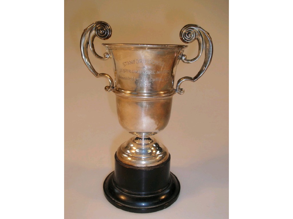 Appraisal: A Walker Hall silver trophy cup with flying scroll handles