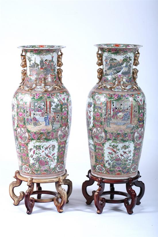 Appraisal: PAIR LARGE CHINESE ROSE MEDALLION PORCELAIN VASES th century With