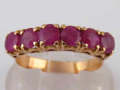 Appraisal: A yellow metal tests carat gold six stone ruby ring