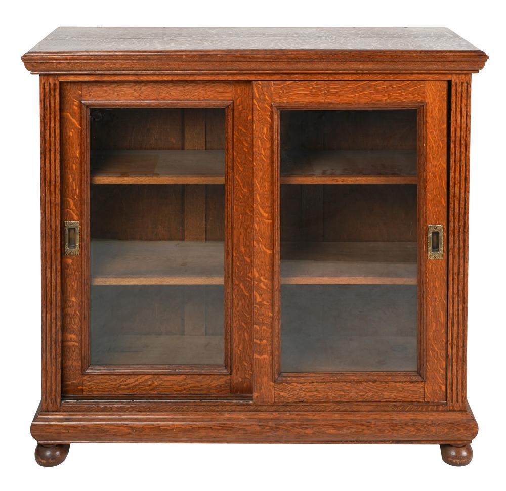 Appraisal: OAK BOOKCASEearly th century unsigned having three adjustable-height shelves enclosed