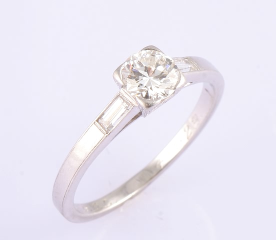 Appraisal: Platinum mm round diamond Approx ct Clarity VS Colour GH