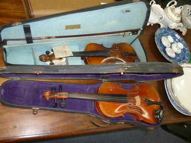 Appraisal: AN OLD VIOLIN the back stamped Maggini and bearing a