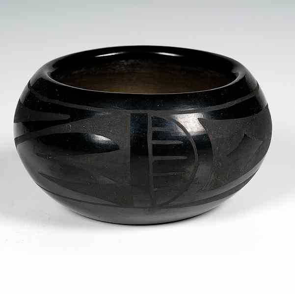 Appraisal: Reycita Naranjo Santa Clara Blackware Bowl with feather design on