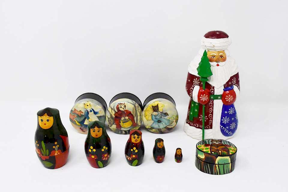 Appraisal: pieces to include Santa nesting dolls boxes pieces Russian wooden