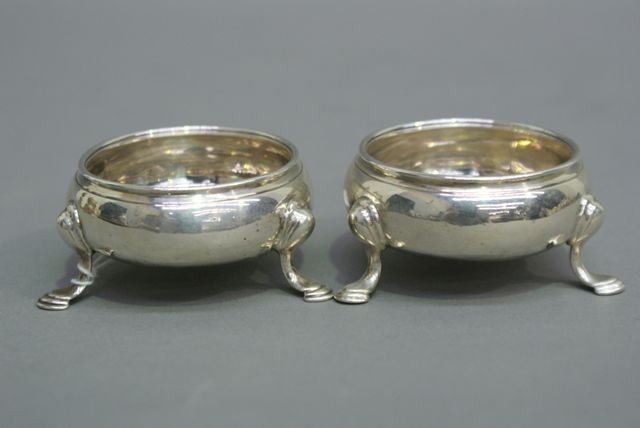 Appraisal: A pair of English Sterling Silver cauldron style salts makers'