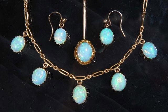 Appraisal: AN OPAL NECKLACE five graduated oval opals set in claws