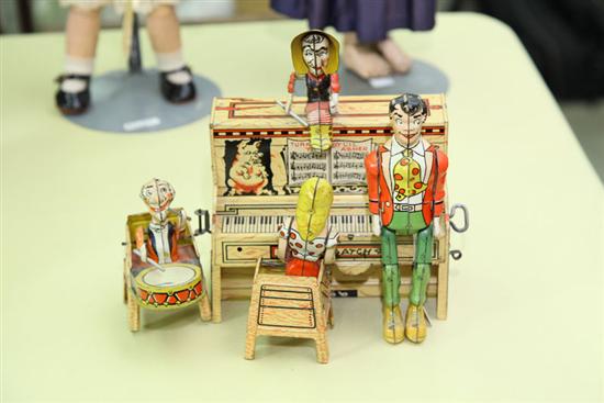 Appraisal: TIN WIND UP TOY ''Lil Abner Dogpatch '' by the