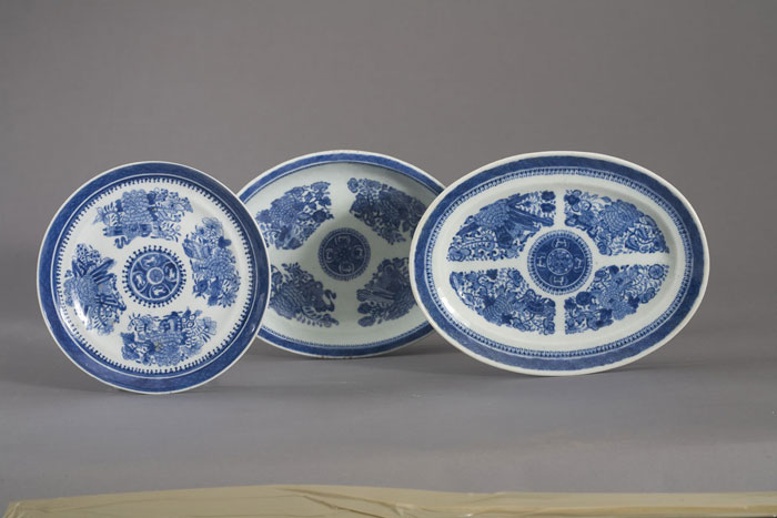 Appraisal: FIVE SMALL OVAL FITZHUGH PLATTERS