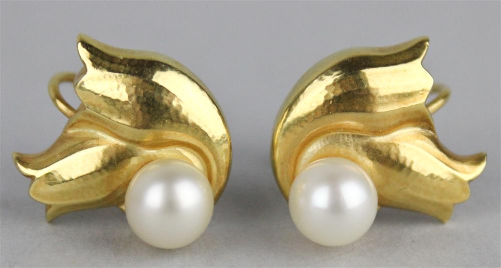 Appraisal: K YELLOW GOLD AND CULTURED PEARL SCREWBACK EARRINGS a pair