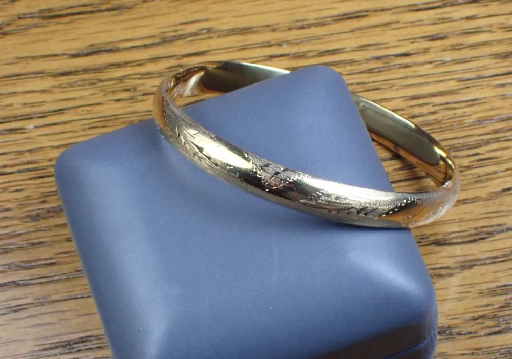 Appraisal: ITALIAN MADE FOURTEEN KARAT GOLD BANGLE BRACELET The hand-engraved k