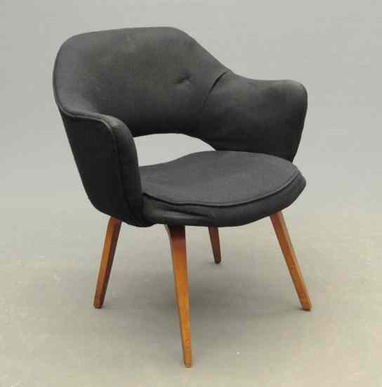 Appraisal: Knoll EERO Saarinen Executive arm chair with wooden legs ''