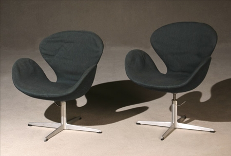 Appraisal: Pair of Arne Jacobsen 'Swan' Chairs Manufactured by Fritz Hansen