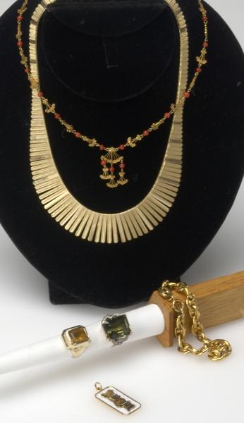 Appraisal: th C GOLD JEWELRY k fringe necklace green quartz and