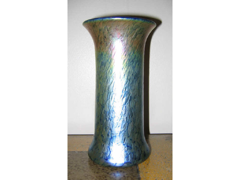 Appraisal: LUNDBERG STUDIOS Pink to blue iridescent oil drip vase with