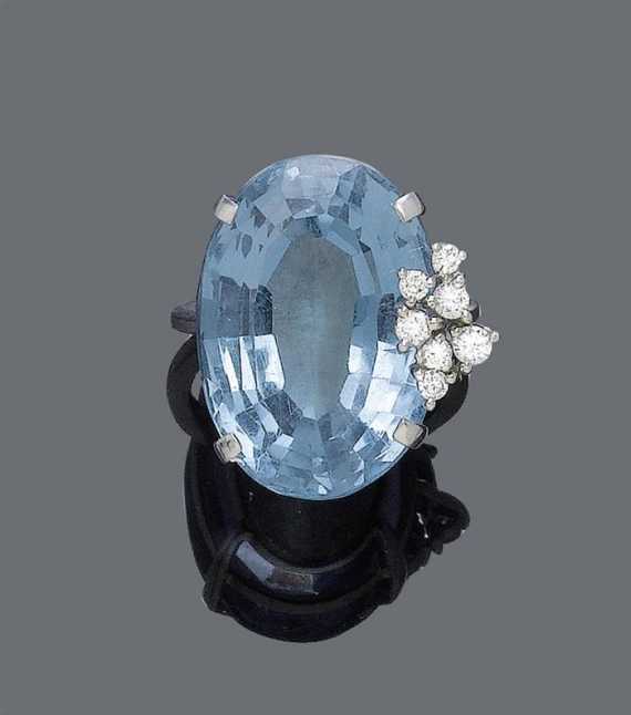 Appraisal: AQUAMARINE AND DIAMOND RING White gold ca Elegant attractive ring