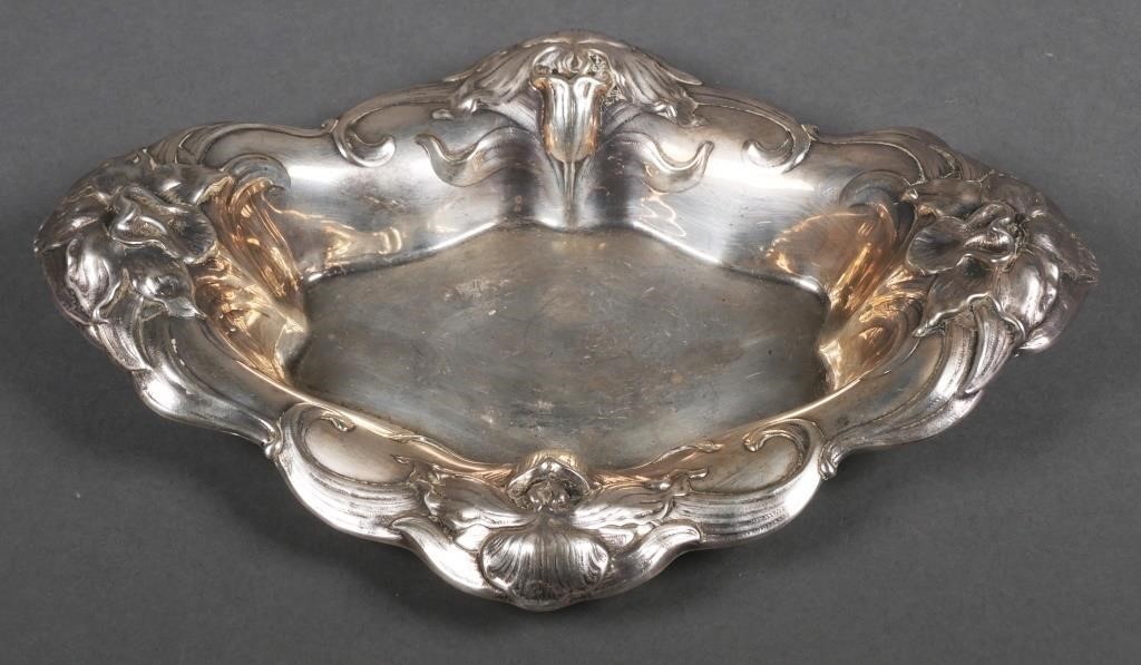 Appraisal: A 's sterling silver dish by Reed Barton of Taunton