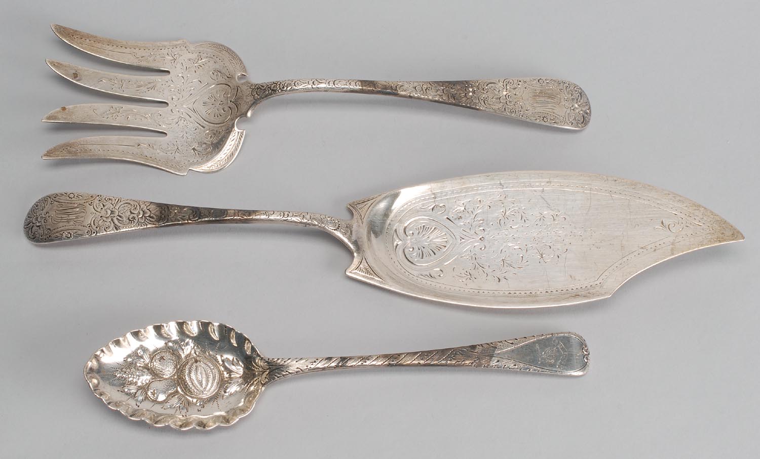 Appraisal: THREE STERLING SILVER SERVING ITEMS a matching pie server meat