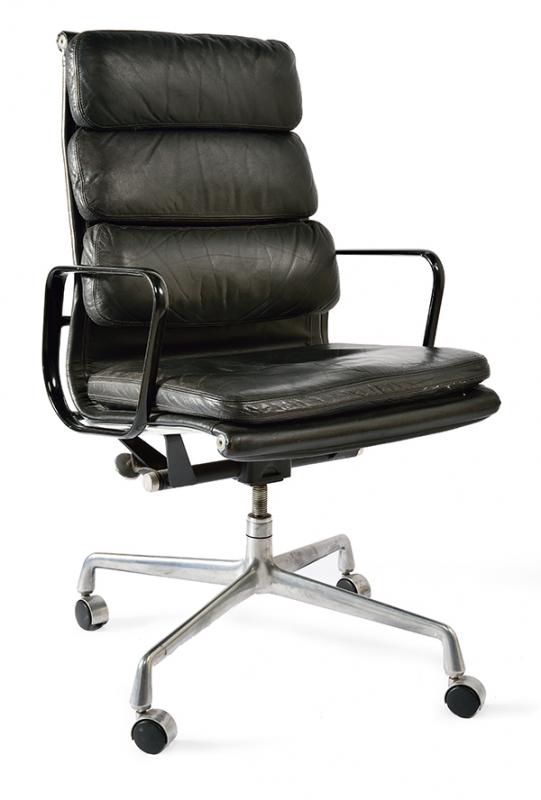 Appraisal: A CHARLES AND RAY EAMES ALUMINIUM GROUP CHAIR Amercia Manufactured