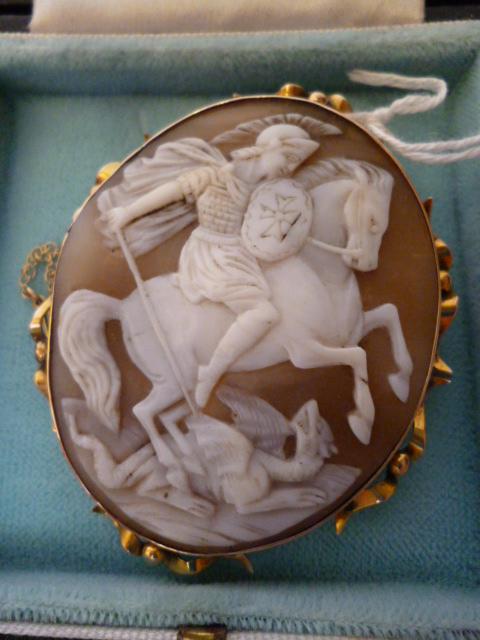 Appraisal: A CAMEO BROOCH th century the oval shell panel carved