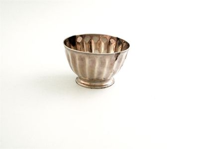 Appraisal: A George III bowl fluted with reeded border and spread