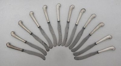 Appraisal: A set of twelve George II small side knives with