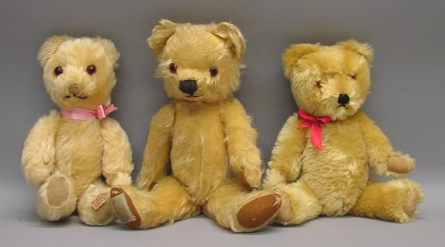 Appraisal: Lot of vintage gold mohair bears Pale long gold has