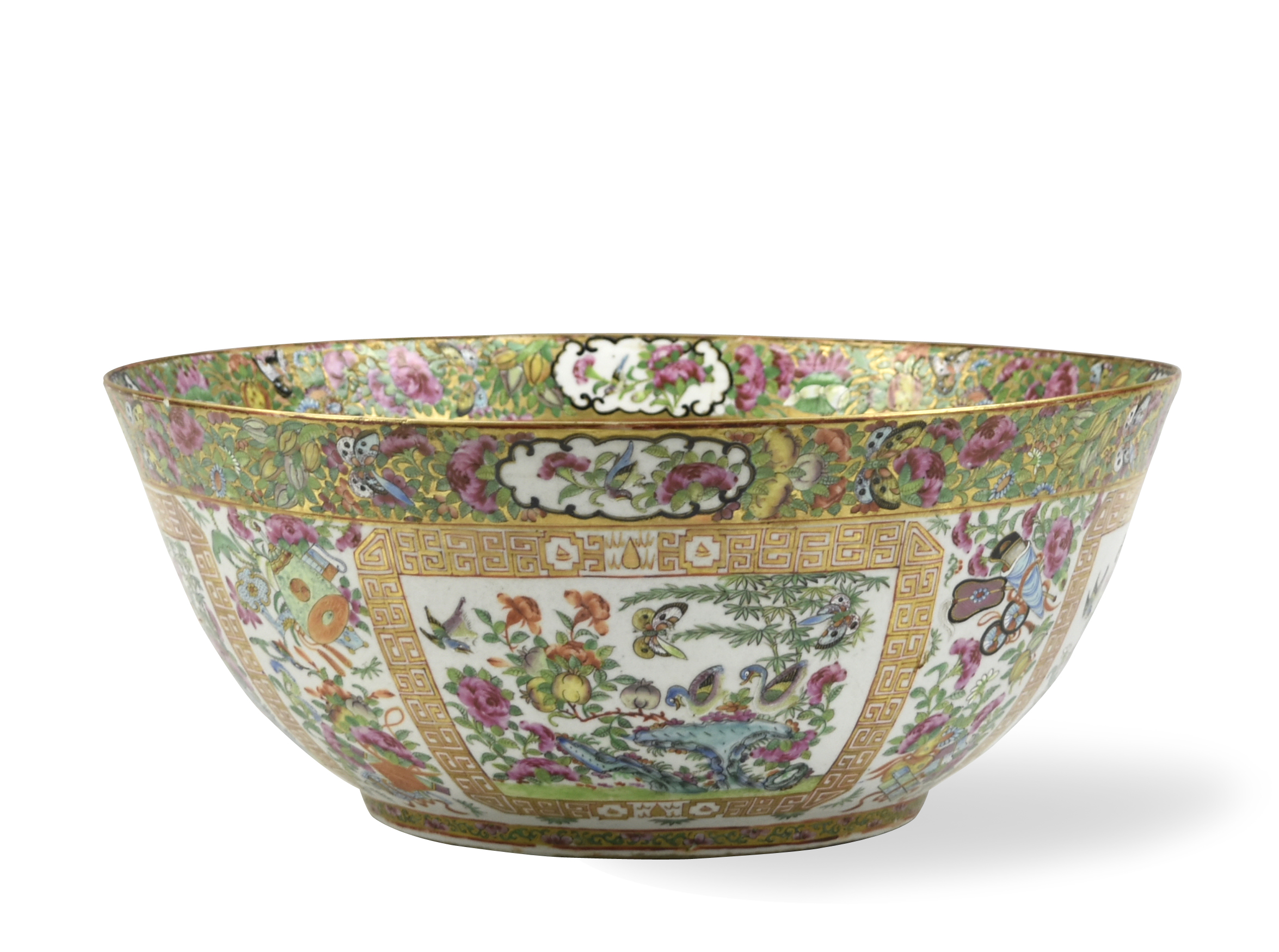 Appraisal: A large Chinese porcelain bowl painted in the elaborate Cantonese