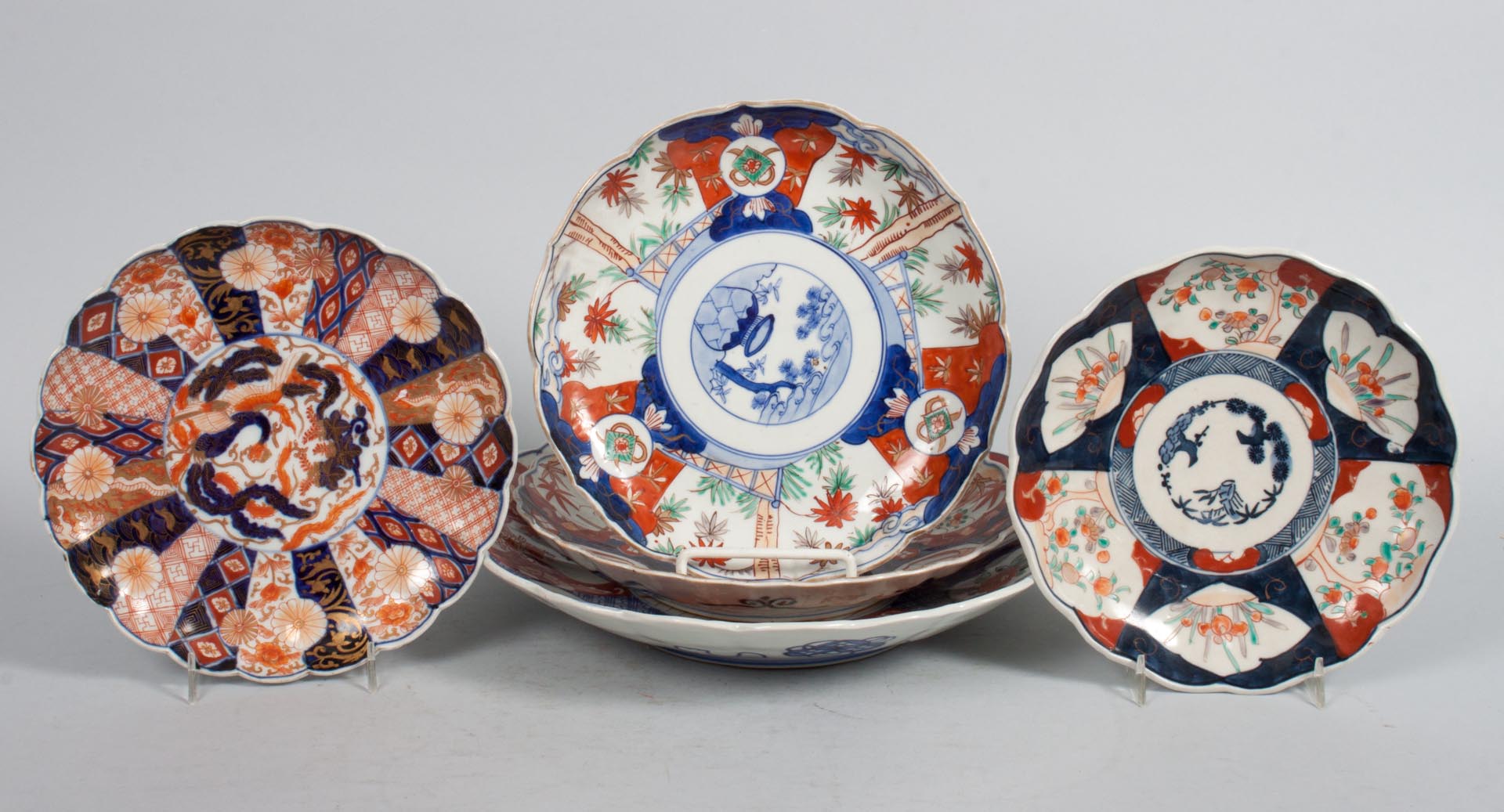 Appraisal: Five Japanese Imari porcelain plates fourth quarter- th century to