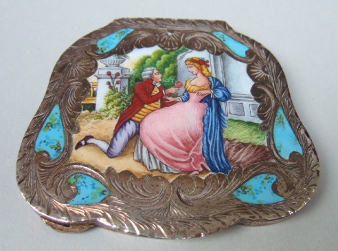 Appraisal: A ladies enameled powder compact of shaped form the cover