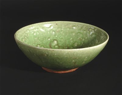 Appraisal: A Rupert Spira bowl covered in a running and bubbled