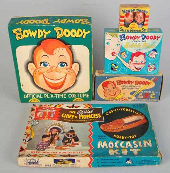 Appraisal: Lot of Howdy Doody Items Includes costume moccasin kit bubble