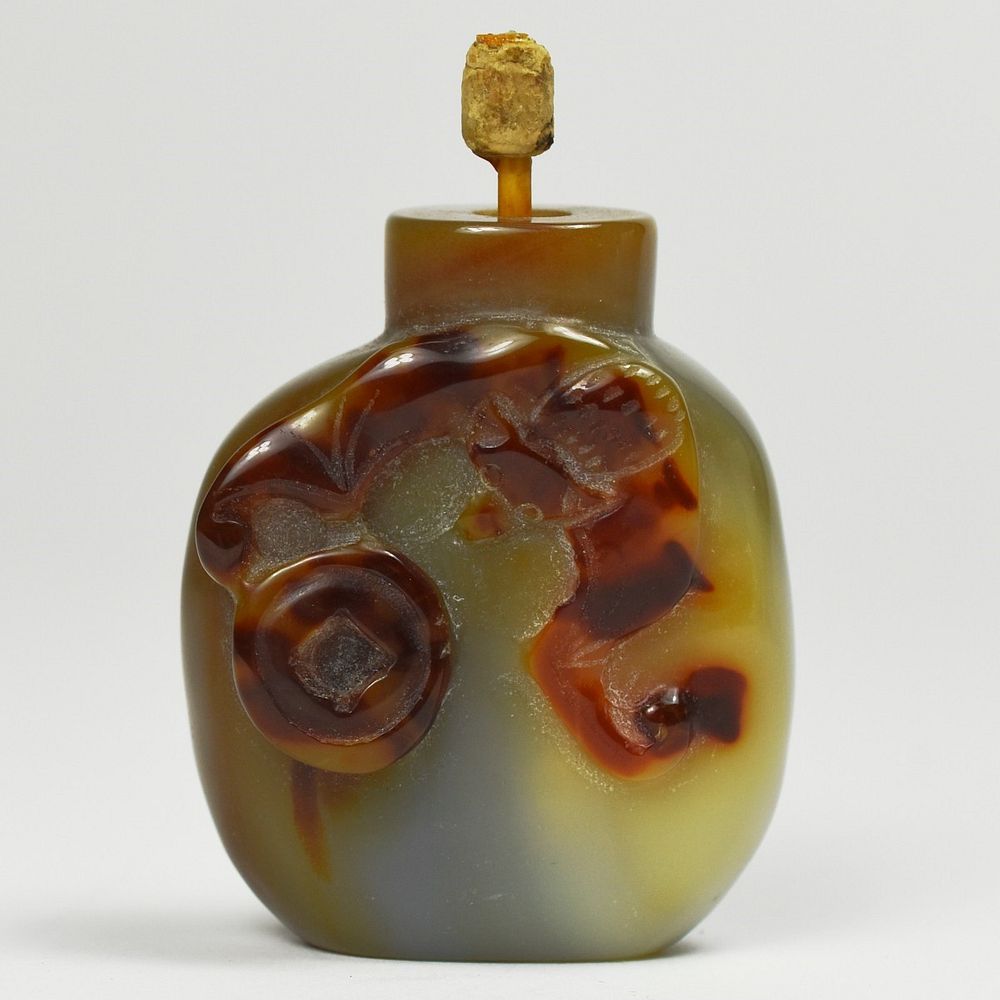 Appraisal: Chinese Qing Agate Snuff Bottle Chinese Qing dynasty carved agate