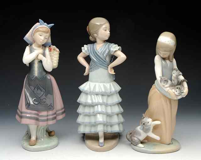 Appraisal: THREE LLADRO FIGURES to include model nos and all with