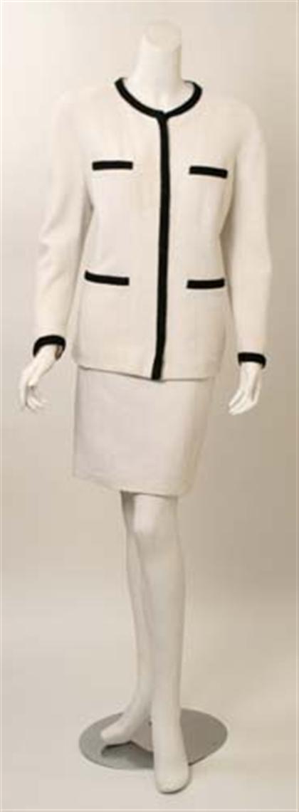 Appraisal: Black and white boucl Chanel skirt suit cruise Longer zip-closure