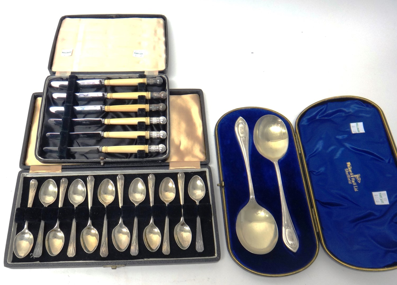 Appraisal: Silver comprising a set of twelve teaspoons with fanned motifs