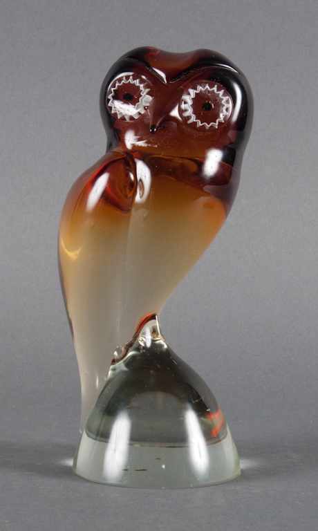 Appraisal: Art glass owl possibly Murano th century modeled as amber