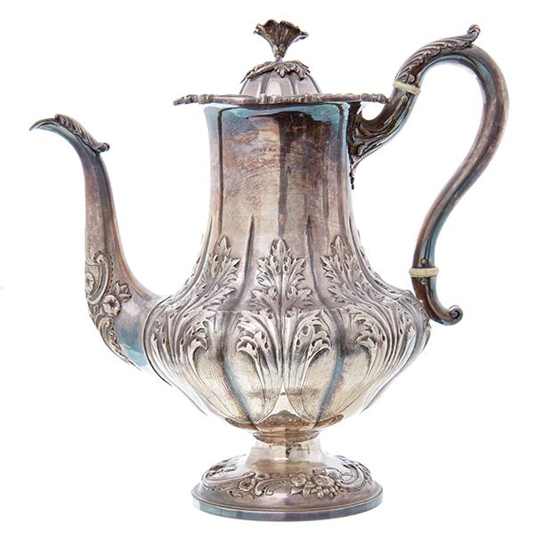 Appraisal: AN EARLY VICTORIAN SILVER COFFEE POT BY ROBERT HENNELL III