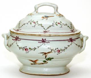 Appraisal: CHINESE EXPORT PORCELAIN COVERED TUREEN C CHINESE EXPORT PORCELAIN COVERED