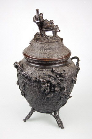 Appraisal: A th century Japanese cast bronze vase and cover of