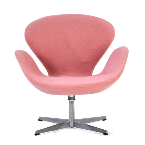 Appraisal: ARNE JACOBSEN FRITZ HANSEN Swan chair on steel swivel base