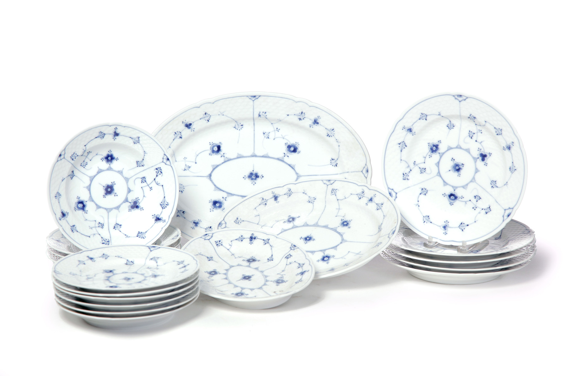 Appraisal: GROUP OF BING AND GRONDAHL BLUE TRADITIONAL PATTERN CHINA Denmark