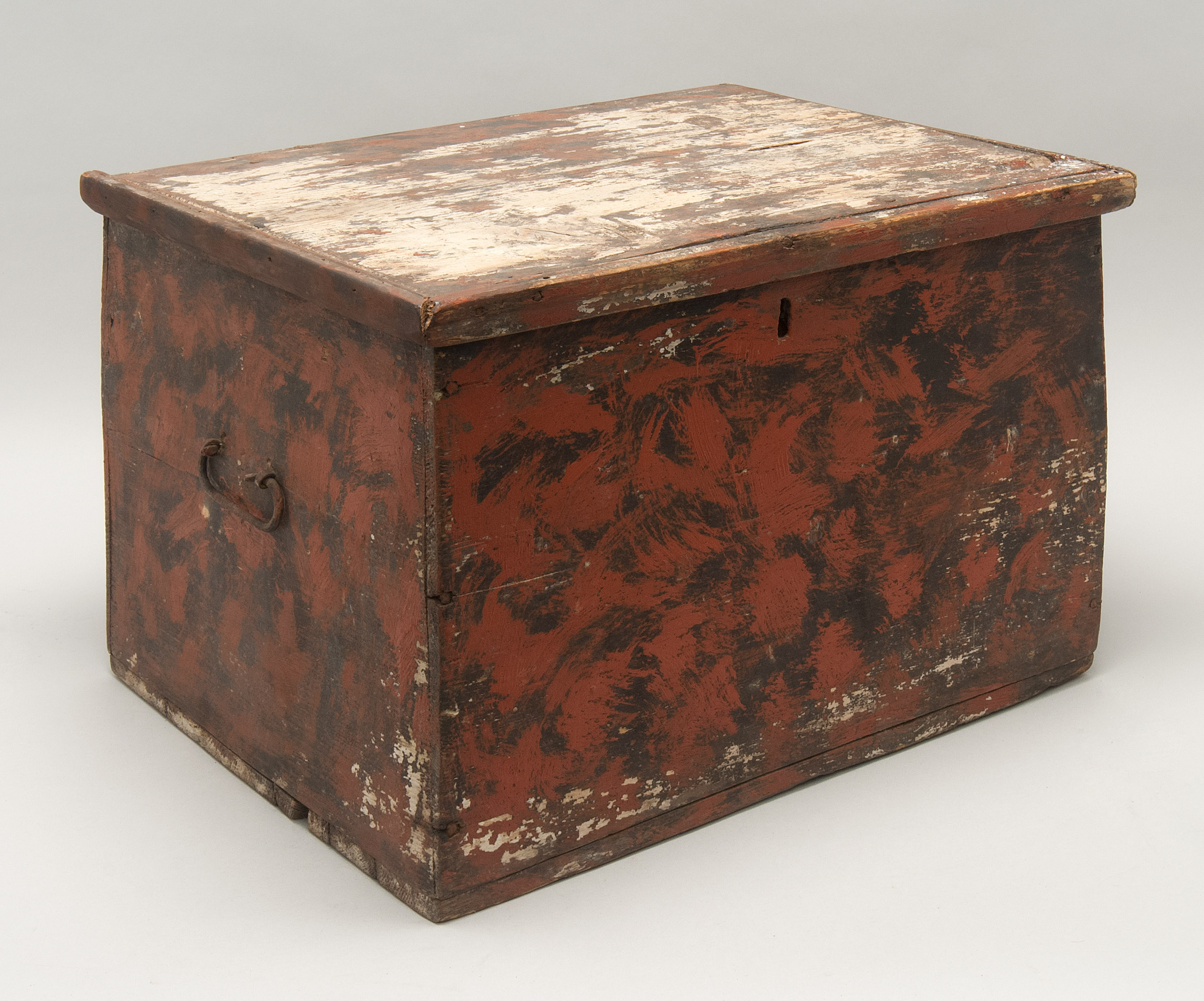 Appraisal: MID- TH CENTURY AMERICAN LIFT-TOP BOX in pine with red